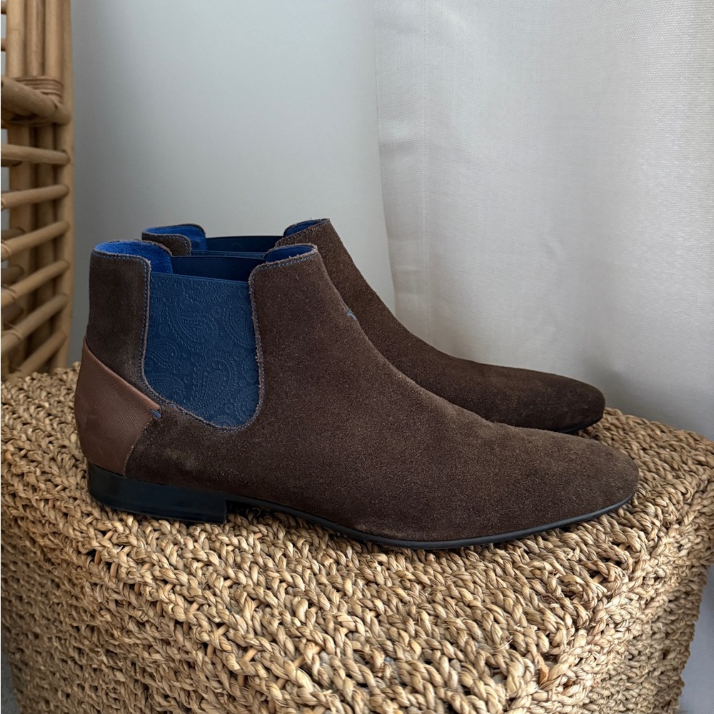 Suede boots